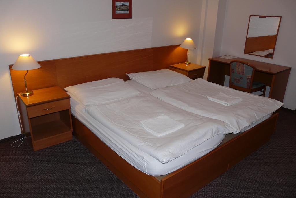 Cmc Residence & Conference Inn Čelákovice Екстериор снимка